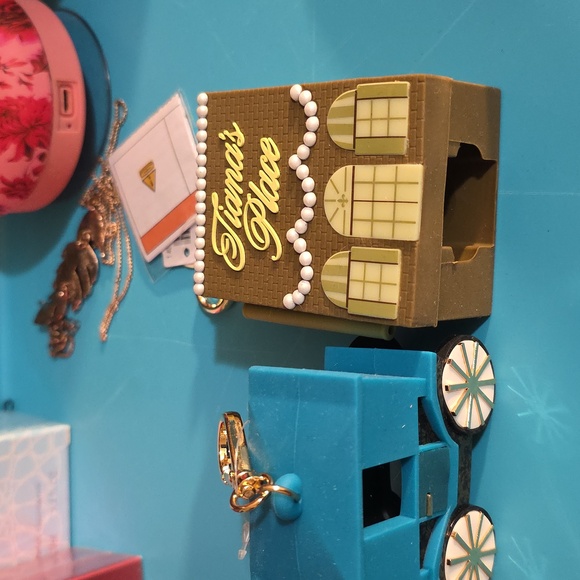 Carriage - Picture 1 of 1